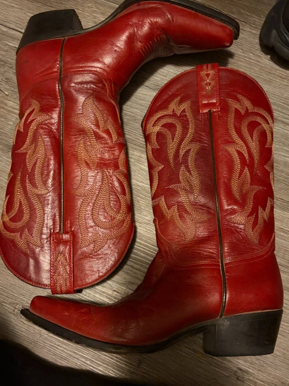 Shyanne red leather boots authentic size 8.5 womens great condition worn twice